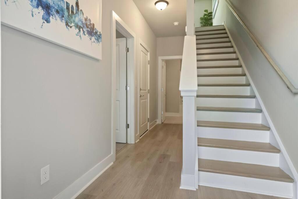 Brand New Build 10 Min- Uptown Villa Charlotte Exterior photo