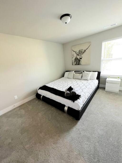 Brand New Build 10 Min- Uptown Villa Charlotte Exterior photo