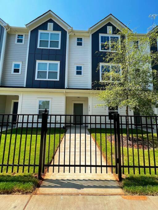 Brand New Build 10 Min- Uptown Villa Charlotte Exterior photo