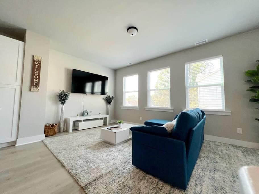 Brand New Build 10 Min- Uptown Villa Charlotte Exterior photo