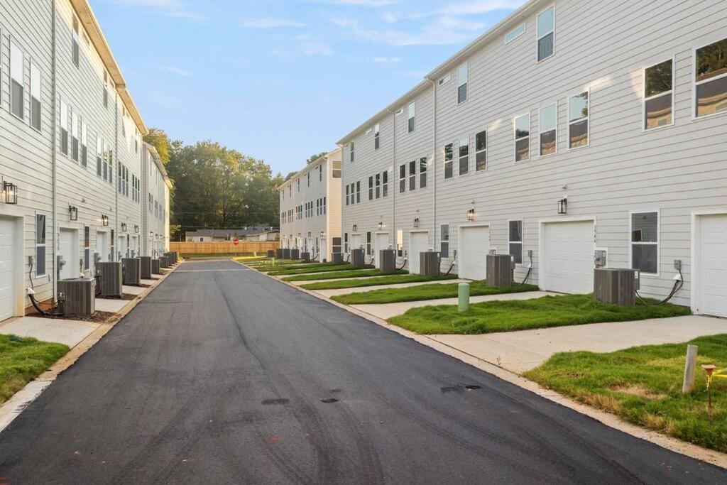 Brand New Build 10 Min- Uptown Villa Charlotte Exterior photo